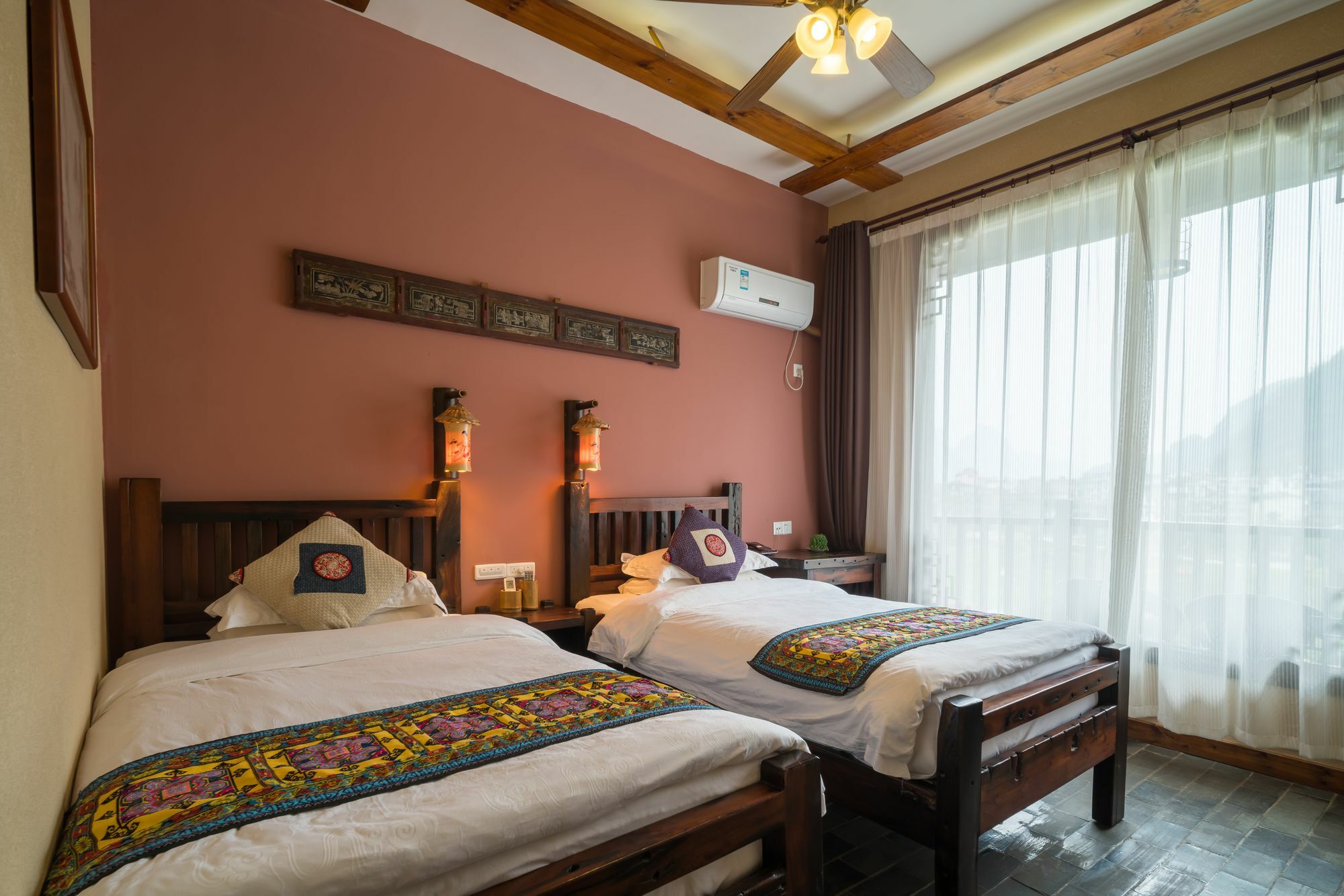 Yangshuo Mountain Nest Boutique Hotel מראה חיצוני תמונה